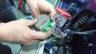 أطراف المنظم الكهرباء ال ٥ طرف الدفيرةالمارش و شحن البطارية ف الفسبا Vespa 