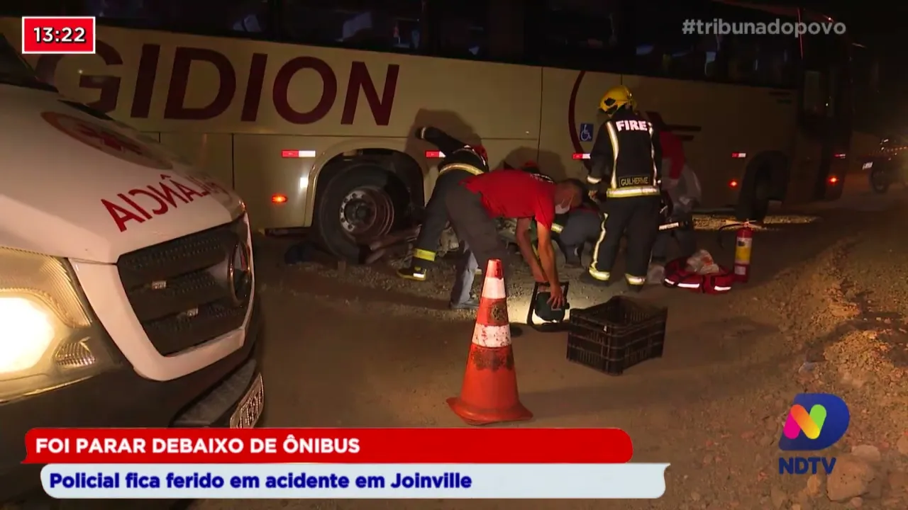 Foi parar debaixo de ônibus. Policial fica ferido em acidente em Joinville