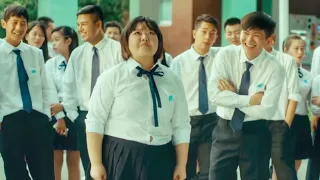 طالبه تخينه بتتعرض لـلتنمـ ـر بس بتعمل دايت وبتتحول لأجمل بنت ف المدرسه ملخص فيلم 