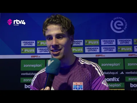 Doelman Tom de Graaff van PEC Zwolle na de 3 - 1 winst tegen AZ