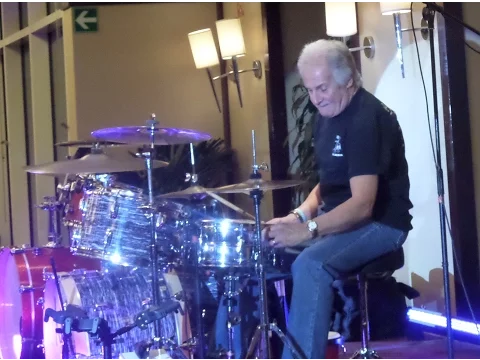 Download MP3 Besame mucho. Pete Best, México 2015