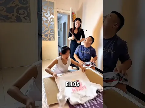 ​¡Fingieron Trabajar Frente a Mamá, Pero Ella Descubrió Todo! 😂🎬 #shorts
