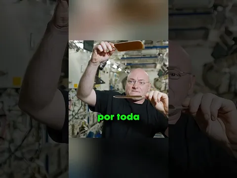 ASÍ LOS ASTRONAUTAS SE LAVAN LA CABEZA!! 😯