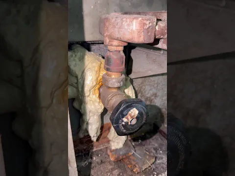 Replacing steam radiator valve and trap #nyc #repairs