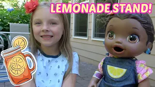BABY ALIVE does a LEMONADE STAND! The Lilly and Mommy Show! FUNNY KIDS SKIT!