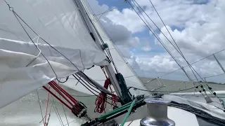 25 Miles Alone Into 30 Knots: Trusting a New Boat in Heavy Weather – Ep 37 [EN]