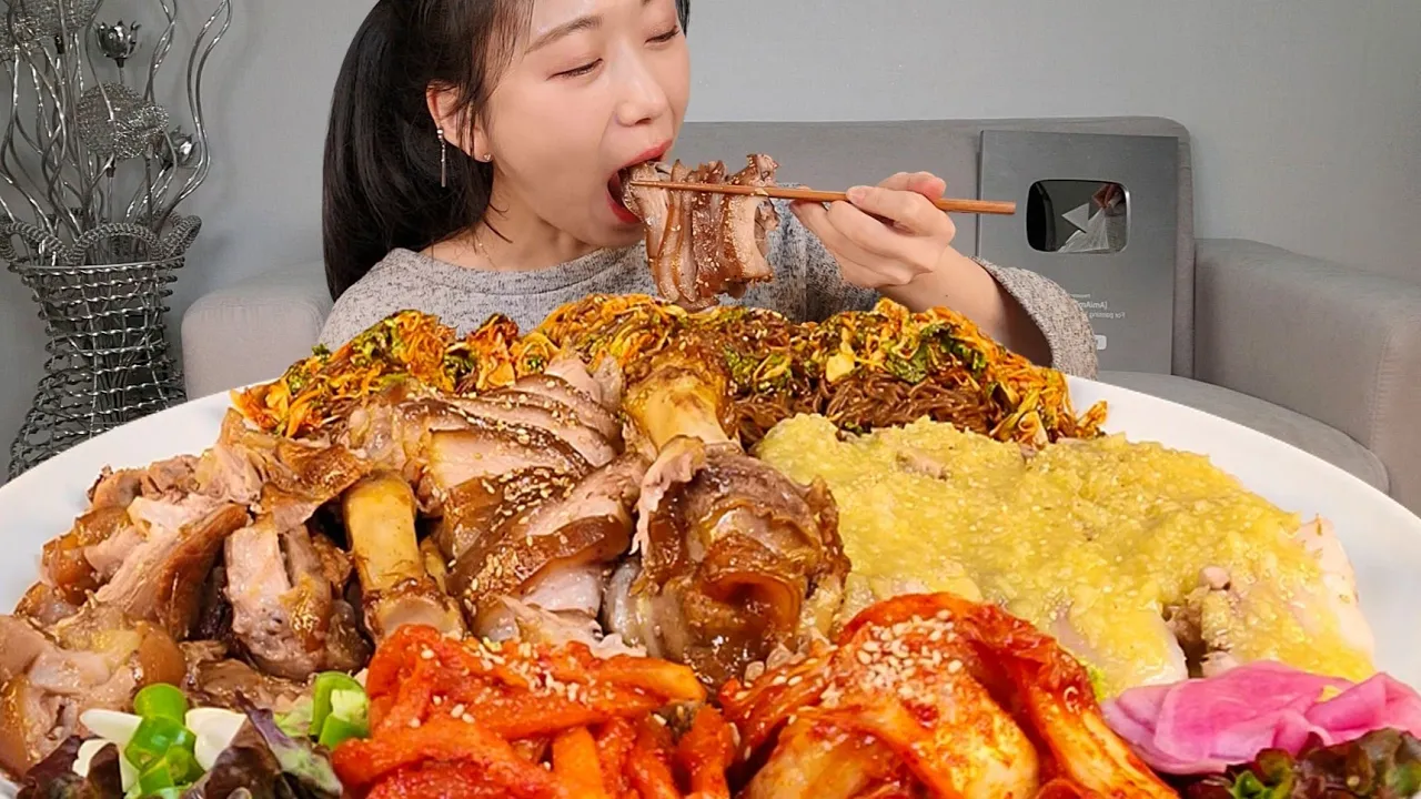 ASMR 마늘보쌈 따뜻한 족발 막국수 리얼먹방 :) pork with garlic sauce, pig hocks, Spicy noodles MUKBANG