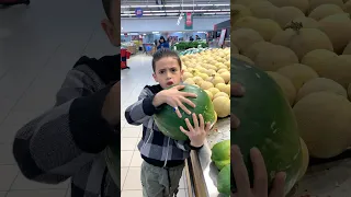 لما أطلب من ماما البخيل بطيخة Shorts 