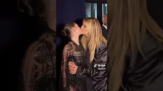 Heidi Klum And Her Daughter Leni Klum Kiss On The Lips 