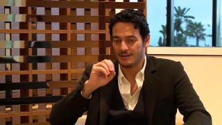 النجم المصري خالد ابو النجا يتحدث لغة الفايكينغ دندنها