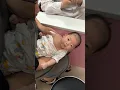 Download Lagu Eén klein prikje... en het gehuil begint! 💉😭👶
