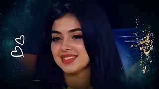 رأيتها فأنحنى التاريخ في نظري   و غاب عقلي و ضاع السمع  والبصر     غزل رائع بلوحة شعرية جميلة دندنها