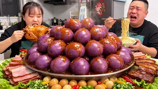 我把鸡蛋藏在盆裡給蠢老公吃，但他太笨了又選錯了，最後看我吃到雞蛋後悔哭了【胖嫂美食】