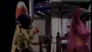 ناس من بلدنا هناك اهم روح يا ابراهيم اندهلهم من اوبريت الليله الكبيره دندنها