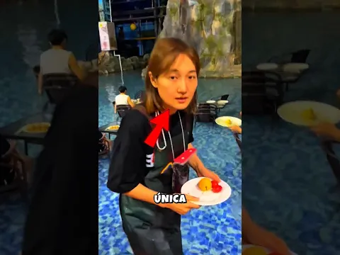 Por Que Esse Restaurante É Dentro De Uma Piscina? 😱