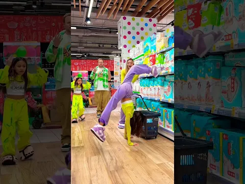 🤸‍♀️🤸‍♀️+🛍️=🫪🤷‍♂️ #familyfirst #flexibility @Belitskay @_miss_tais_ @markchirkin @NickBroo