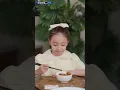 窮小伙回家卻被女總裁帶娃上門認爸爸，把他接進豪宅還給六萬零花錢！誰知他覺醒超級奶爸系統，摺個紙飛機都能解鎖戰機圖紙，一張竟賣出一百億！