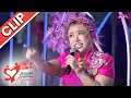 Lagu Liu Ling Ling serenades 《一人一半》 to the crowd | National Day Parade 2022