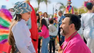 أب بيتأجر باليوم علشان يمثل انه أب لأي حد محتاجه وبيكسب ملايين لكن بيهمل بنته بسبب انشغاله عنها 