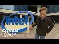 Download Lagu Conan bezoekt het hoofdkantoor van Intel | Late Night met Conan O'Brien