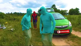 Spider-Man and other superheroes against aliens and villains