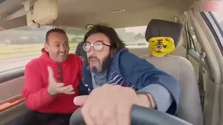 لما تركب مع سواق تاكسي كبير في السن وبتاع بنات دندنها