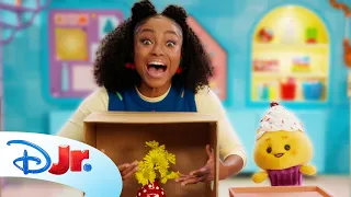 Help Megan Guess What Minnie Mouse Left for Her! 💐💖 | Megan and Cupcake Shorts | Disney Jr.