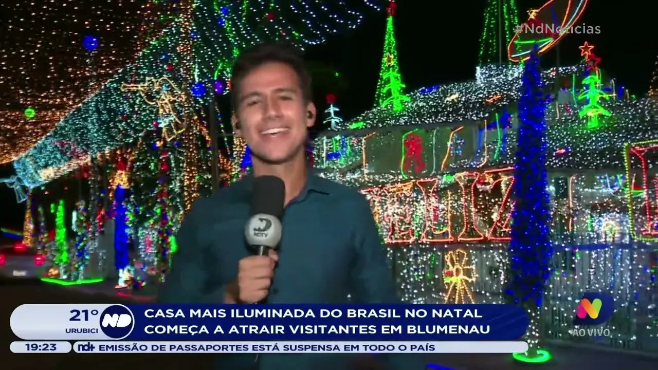 Casa mais iluminada do Brasil durante o período natalino atrai visitantes em SC