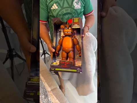 MY DAD SUPRISES ME WITH A NEW FREDDY FAZBEAR😳