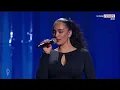 Ballon d'Or 2026 : Jorja Smith interprète en direct "Blue Lights" à la cérémonie