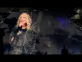 Download Lagu Carrie Underwood - Jesus Take The Wheel / How Great Thou Art (Live In New York)