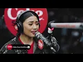Morissette performs "Papara" (St. Wolf) LIVE on Wish 107.5 Bus