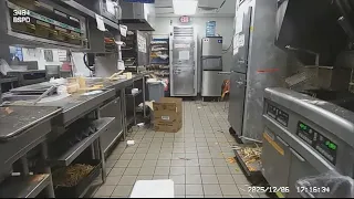 Customers Go To A Hardee s Restaurant And Find No Employees