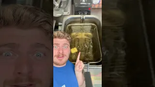 SI ON MET ÇA DANS LA FRITEUSE ÇA EXPLOSE