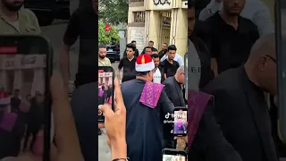 لحظه وصول الشيخ محمود الشحات أنور عزاء الفنان احمد عامر 