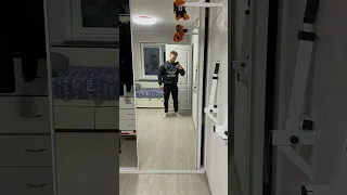 أنا بدون ملابس 