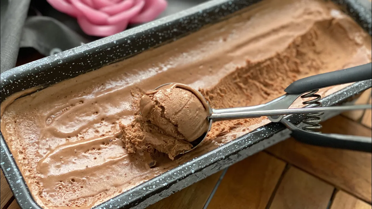 Heute zeige ich euch ein Rezept wie du ganz einfach Eis ohne Eismaschine machen kannst. So bekommst . 