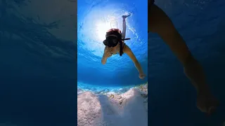 What’s Under My House Today? #boat #underwater #ocean #digitalnomad