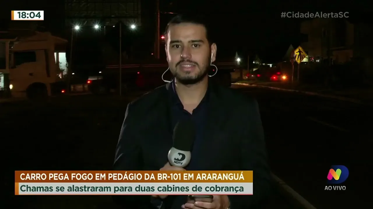 Veículo pega fogo em pedágio da BR-101 e chamas atingem duas cabines de cobrança