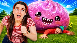 MAI GIOCARE CON LO SQUISHY DUMPLING PIÙ GRANDE AL MONDO!!