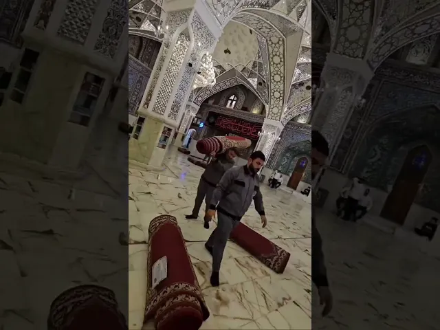 خدم شعبة النظافة للخدمة زائرين الكرام من فرش السجاد في الأماكن العبادية المخصصة في الصحن الكاظمي