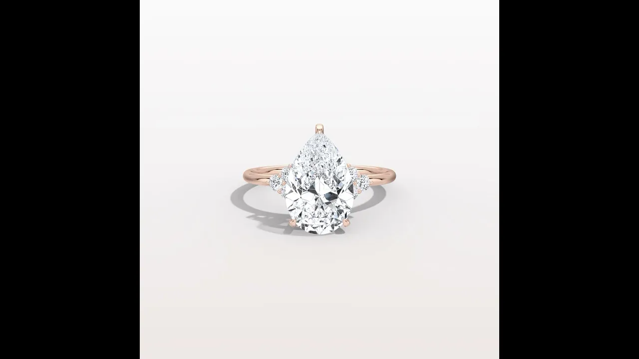 Juliette丨3CT Pear Cut Lab Grown Diamond Cluster Ring with Round Accents in 14K Gold/Platinum