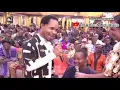 Download Lagu ODUMEJE ONTMOET EEN AFGESTUDEERDE IN ECONOMIE