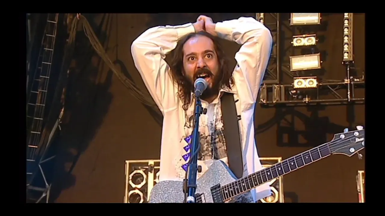 System Of A Down - Deer Dance live at Reading Festival (PROSHOT | 2003)