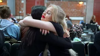 Download Känslostarkt när vännerna Marika och Amanda möter juryn i Idol 2017 - Idol Sverige (TV4) MP3