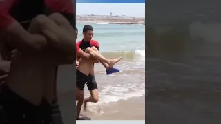 عاجل إنقاذ طفل من الغرق في شاطئ الرباط الوقاية المدنية Short  عاجل إنقاذ طفل من الغرق في شاطئ الرباط الوقاية المدنية Short