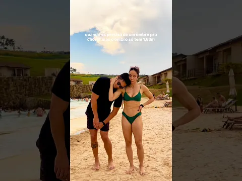 Pelo menos tem um ombro né 🤷🏻‍♀️😂