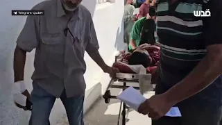 نقل جرحى بعد قصف طائرات الاحتلال مدرسة عمرو بن العاص في حي الشيخ رضوان 