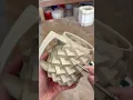 Download Lagu Ik ben bezig met een van mijn nieuwste ontwerpen: de Super Cubes mok. Handgemaakt van hoogovenporselein.