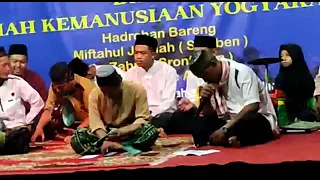 Download Padang bulan / Hadroh padange ati / srontakan bersholawat bersama rumah kemanusiaan Yogyakarta MP3